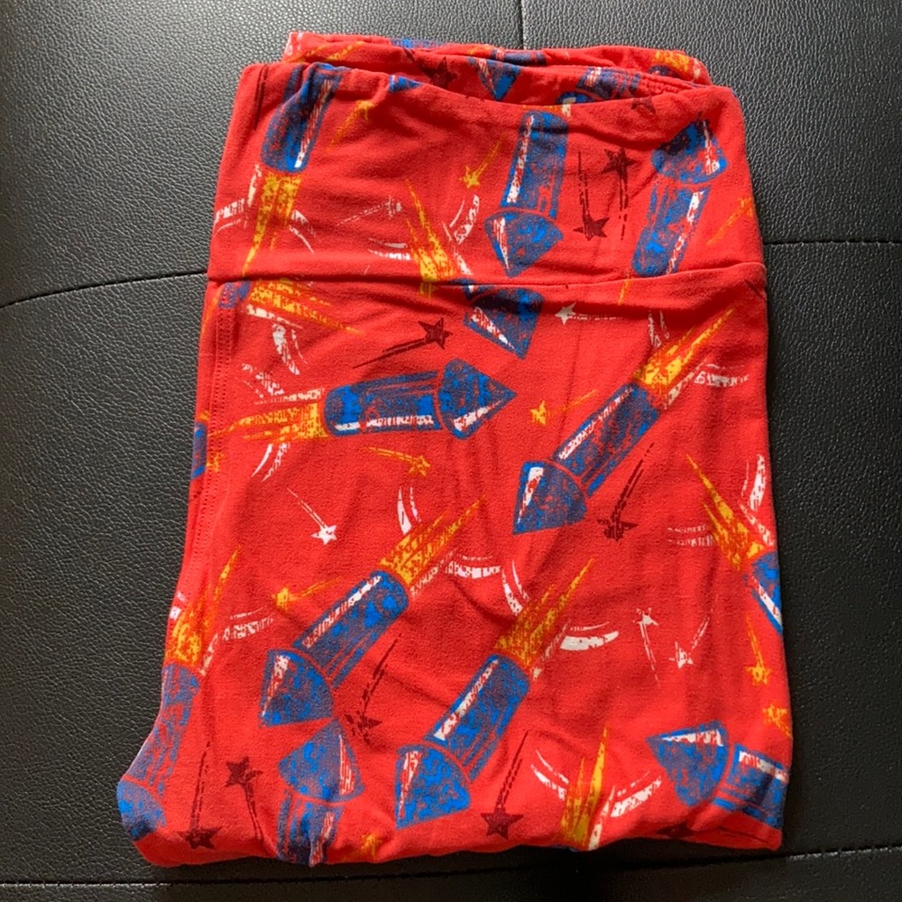 *Tall and curvy 4th of July LuLaRoe Leggings